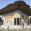 Walking Around Istanbul (981450)